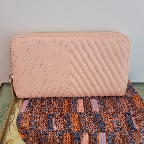 Universal Thread Cosmetic Bag and Pink Quilted Wallet Lot - Picture 4 of 10